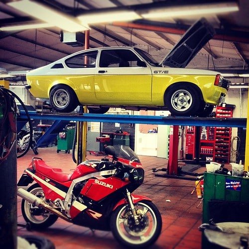 Avantages et inconvénients de la moto vs voiture