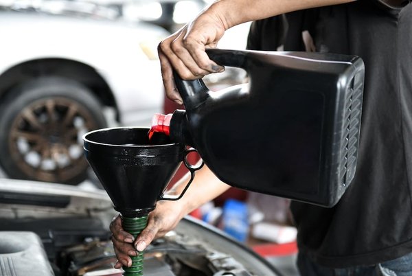 Entretien automobile : achat d'une huile moteur